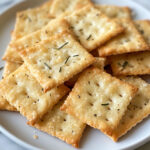 Crackers maison au parmesan et romarin
