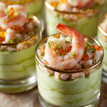 Verrines festives de Noël à l’avocat, crevettes & citron vert