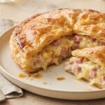 Tourte feuilletée au jambon, comté et sauce crémeuse